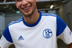 半岛体育网站入口-关于沙尔克04客战纽伦堡，斩获宝贵3分迈向德甲联赛前列的信息