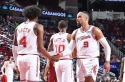 包含火箭主场力克76人，保罗得分上双的词条