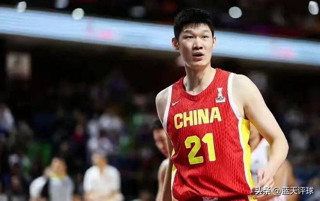 篮球新秀展现出色表现，助力球队取得胜利