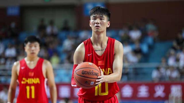 江苏男篮突破青海防线，豪取胜利