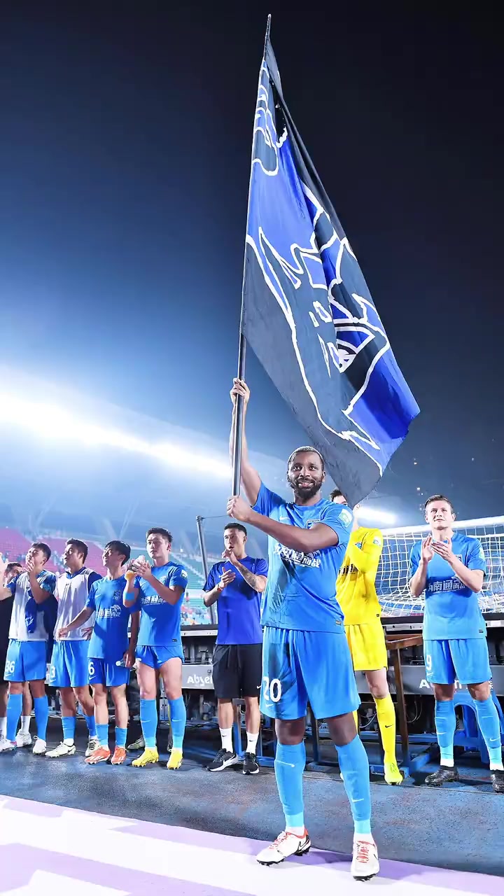 胜利的喜悦,球员们欢欣鼓舞 胜利的喜悦,球员们欢欣鼓舞