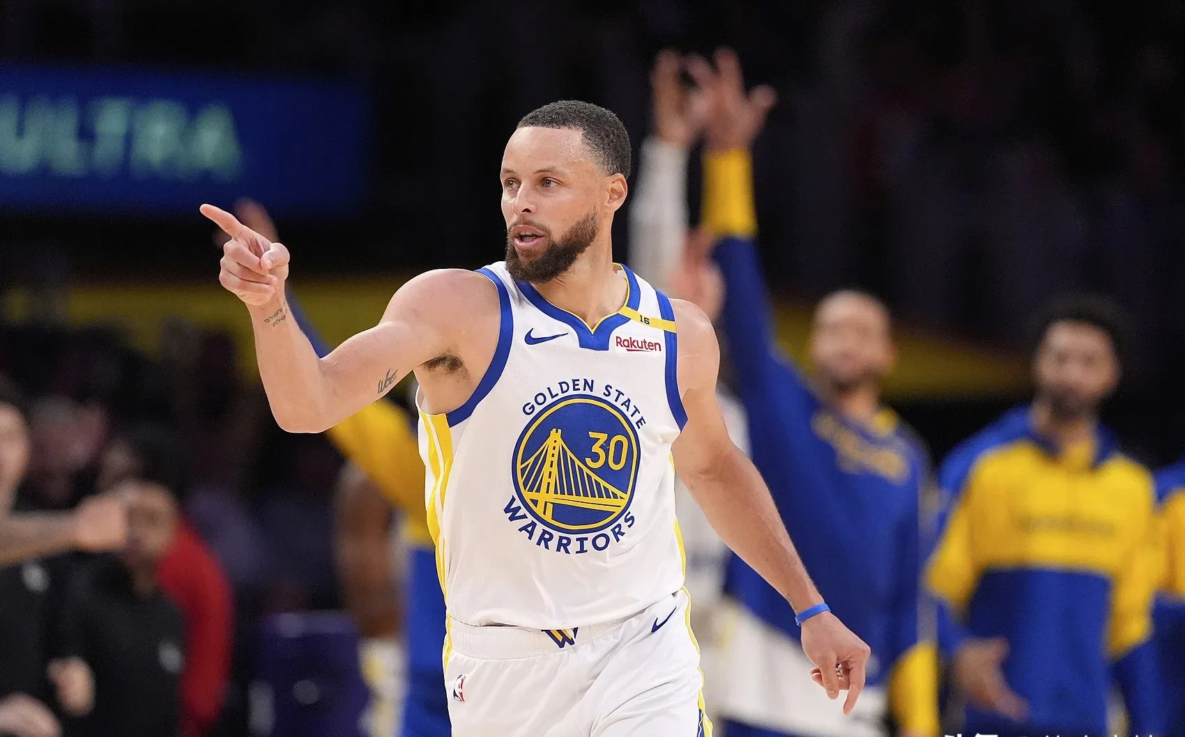 勇士逆袭战胜掘金总比分4-3的简单介绍