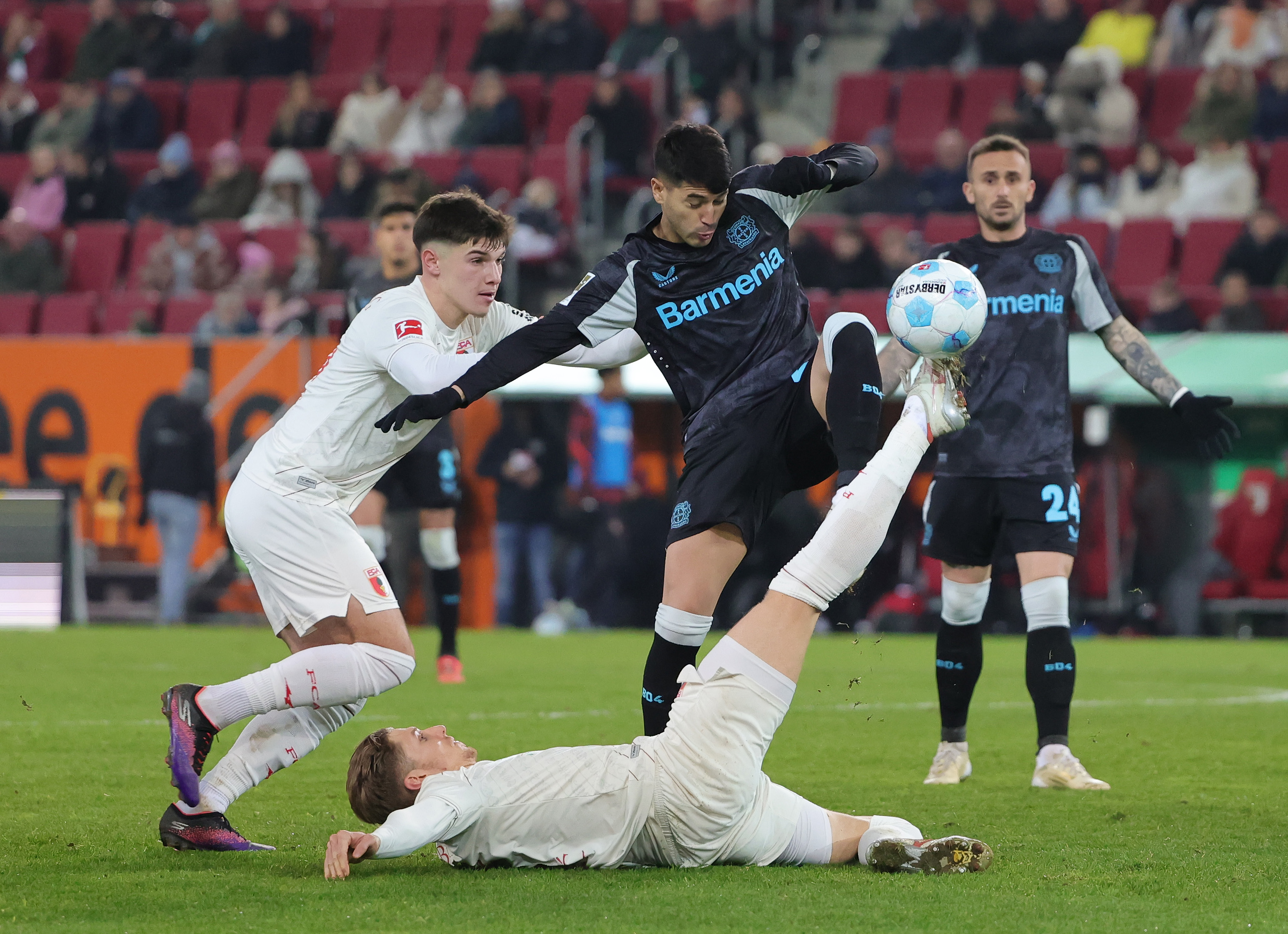 战火延续,欧洲杯预选赛强强对决的简单介绍 战火延续,欧洲杯预选赛强强对决的简单介绍